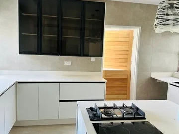 7 Bedroom House