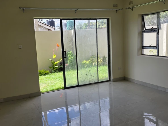 2 Bedroom Flat & Apartment