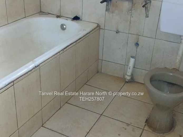 Hatcliffe, 70k,5 bedrooms two kitchens and a lounge ,2 bathrooms with toilets with both shower and t