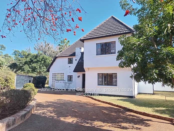 Kumalo: 3-Bed Home, Pool, Borehole & Garden