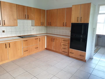 4 Bedroom Flat & Apartment