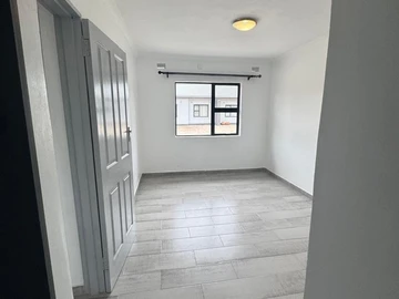 3 Bedroom Flat & Apartment