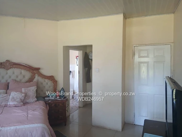 4-Bed Garden Flat in Marlborough — Borehole 