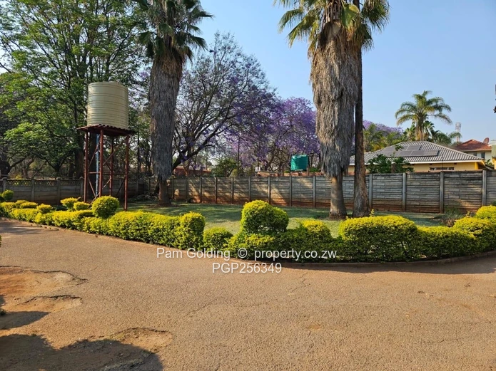 Close To Town. SURBUBS 2939sqm!