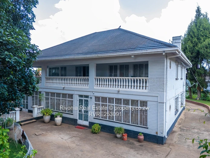 Gracious 5-Bed Colonial in Eastlea with Pool & Garden
