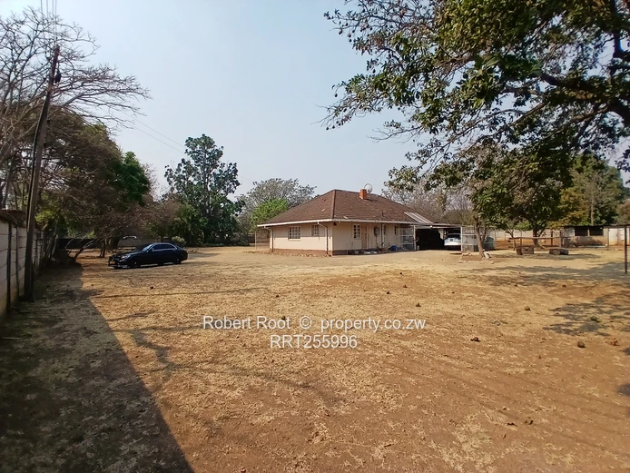 Harare Drive Frontage: 8239 sqm with a 4-Bed Home (Sole Mandate)
