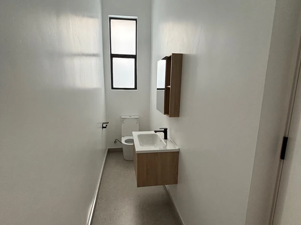 4 Bedroom Flat & Apartment