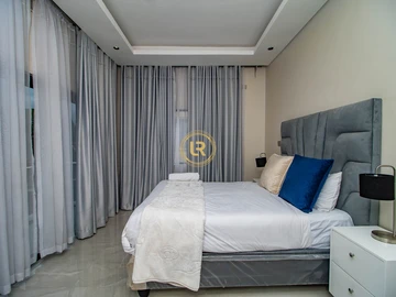 3 Bedroom Flat & Apartment