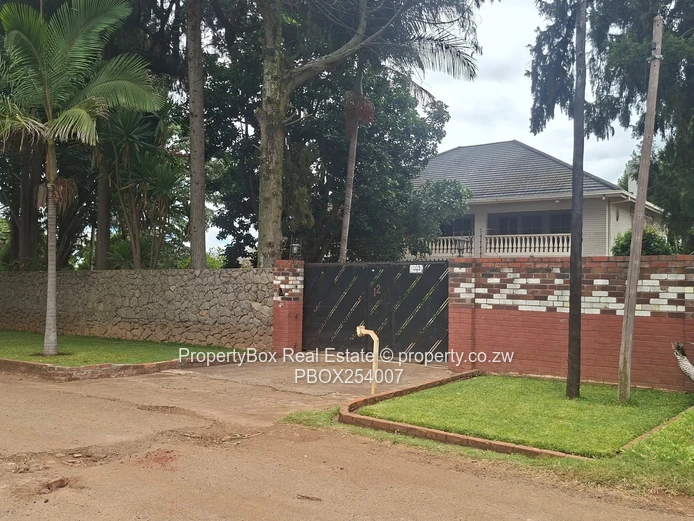 Eastlea Prime Property for Sale suitatble for Offices!