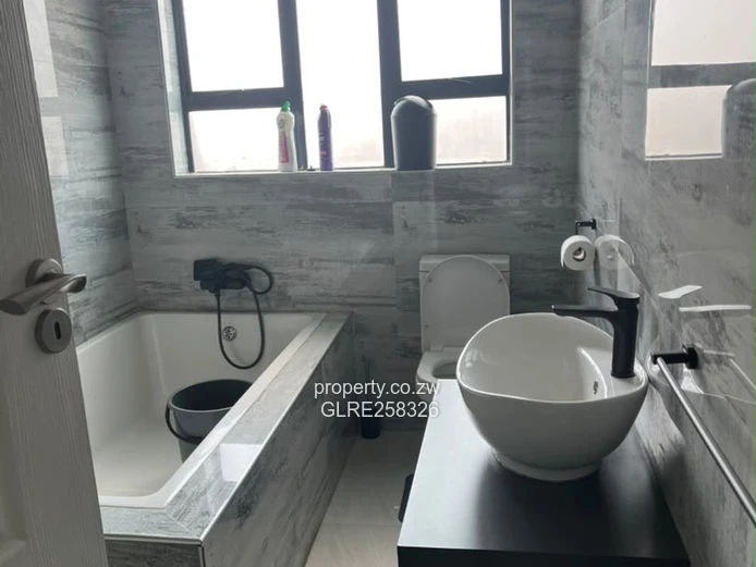 Modern 4-Bed, 5-Bath Flat with Borehole in Vainona