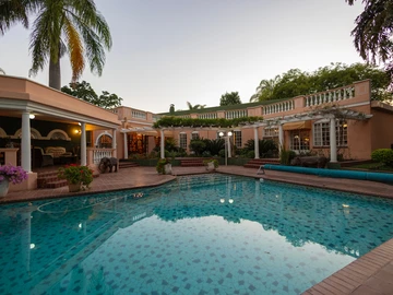 8 Bedroom House