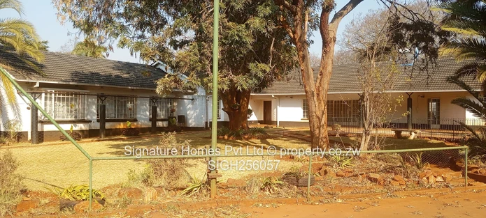 5 Bedroomed House For Sale - Good Location (Sole Mandate)
