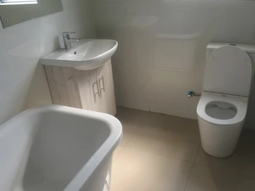 3 Bedroom Flat & Apartment