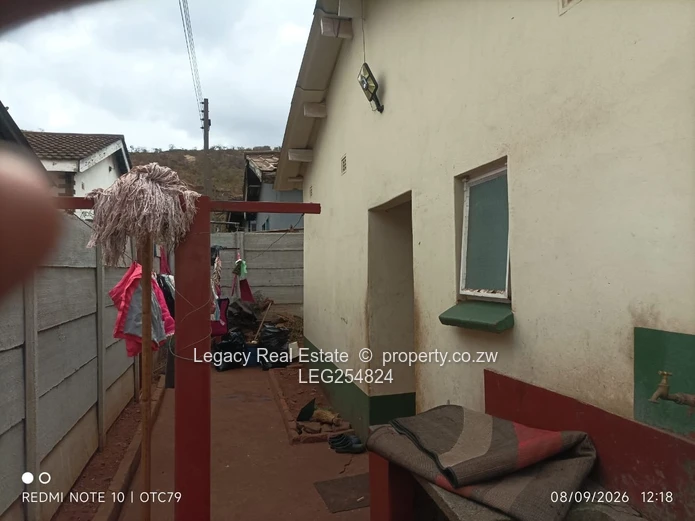 Cozy 3-Bed Warren Park Home with Borehole & Verandah (Sole Mandate)