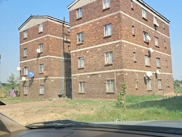 2 Bedroom Flat & Apartment