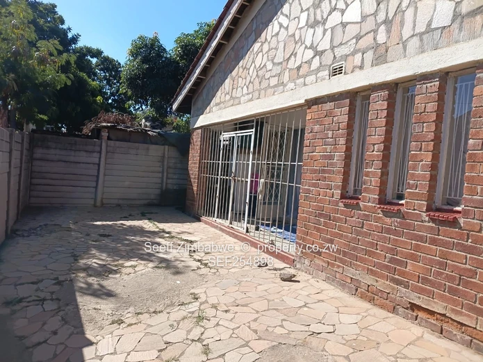 7-Roomed Family Home For Sale – Sunningdale
