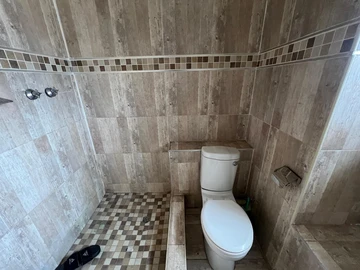 3 Bedroom Flat & Apartment