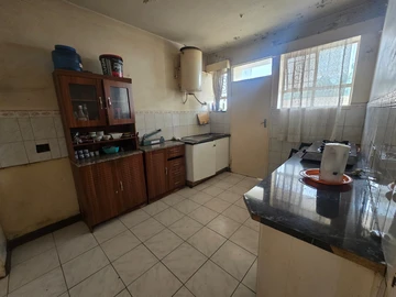 2 Bedroom Flat & Apartment