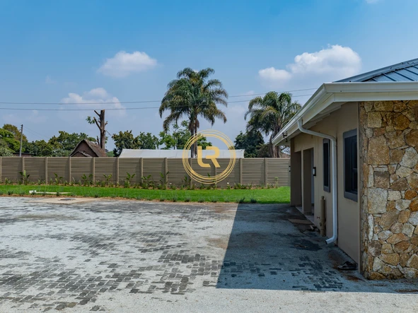 6 Bedroom House