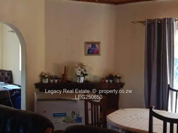 Emerald Hill: 4-Bed Family Home, Disused Pool & Borehole on 2000m²