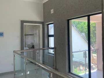 4 Bedroom Flat & Apartment