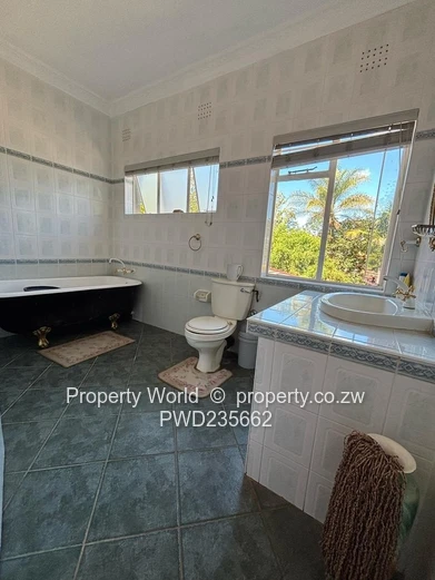 5 Bedroom House for Sale in Rolf Valley