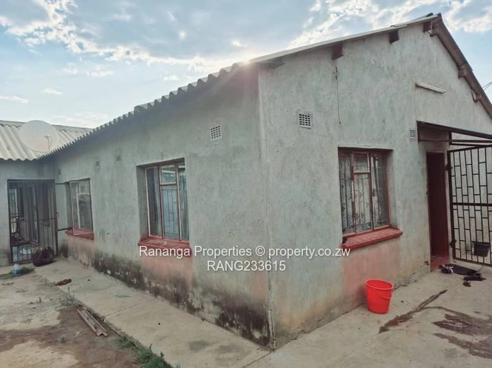 Kadoma – Solid 4-Bedroom Family Home with Title Deed
