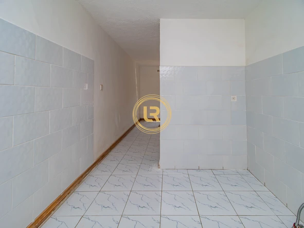 2 Bedroom Flat & Apartment