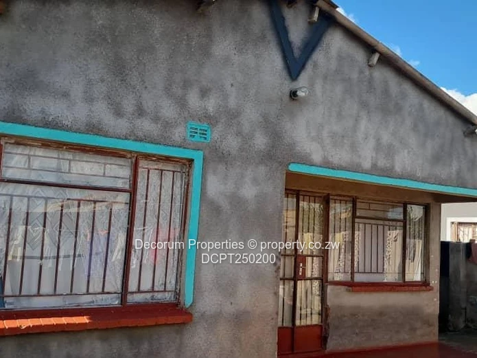 Chitungwiza Unit P Extension – House For Sale | Us$36,000
