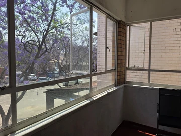 2 Bedroom Flat & Apartment