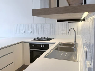 2 Bedroom Flat & Apartment