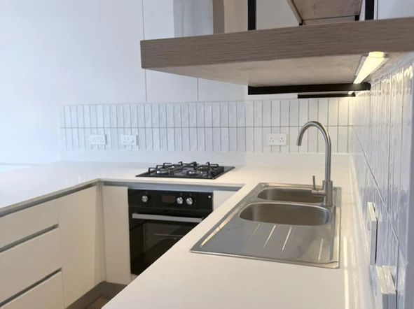 2 Bedroom Flat & Apartment