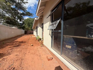 4 Bedroom Flat & Apartment