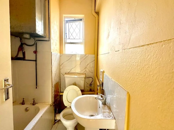 2 Bedroom Flat & Apartment