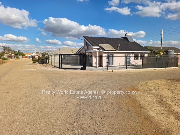 3 Beds House For Sale – Budiriro Cabs, Harare
