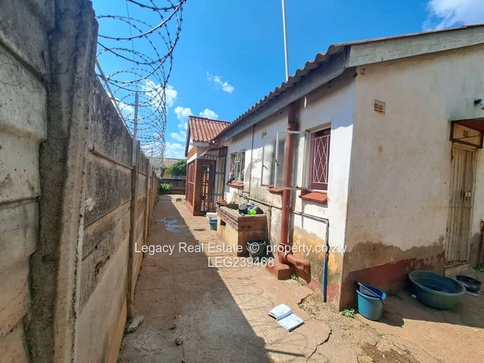 Dzivarasekwa Gunhill Family Home with ensuite & borehole