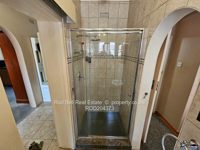 Immaculate 2 bedroom townhouse in well established complex