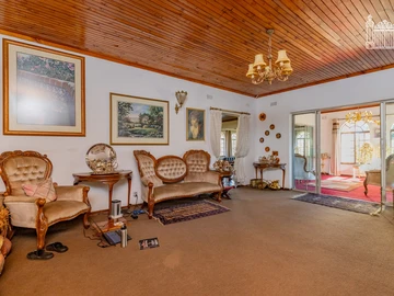 6 Bedroom House
