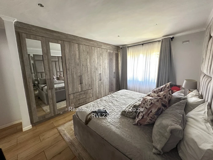 Modern Cluster Flat to Let