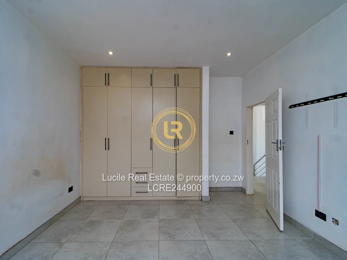 Modern 3-bedroom Home in Exclusive Carrick Creagh