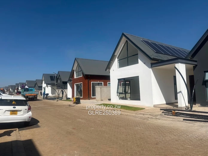 Modern 4-Bed Flat in Borrowdale — Borehole & Solar