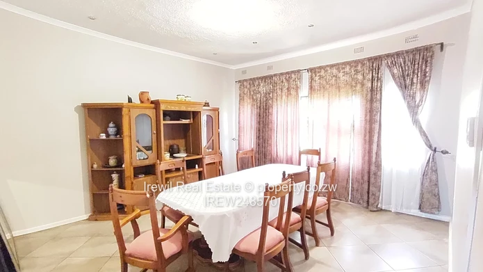 4-Bed Pomona Home with Spacious Living Areas