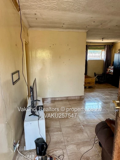 3-Bed Fixer Upper Home with Driveway & Garden in Houghton Park