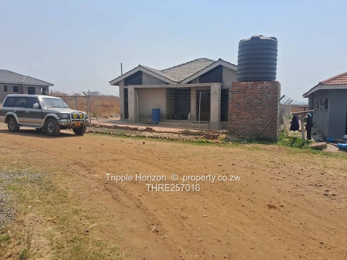 Glaudina 2-Bed Home - Borehole, Freestanding Tub & Stylish Dining