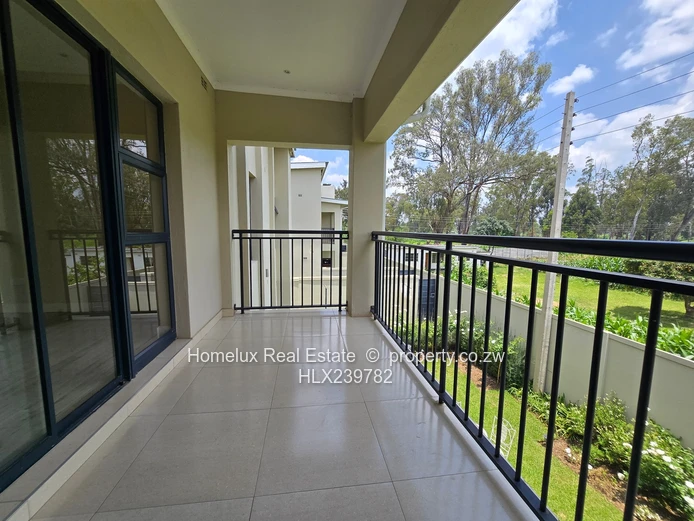 Modern 3-Bedroom, 2-Bathroom Flat in Secure Complex – Ideal Home or Investment Opportunity