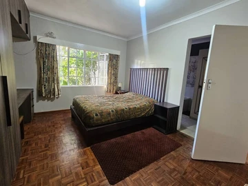 3 Bedroom Flat & Apartment