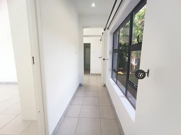 2 Bedroom Flat & Apartment