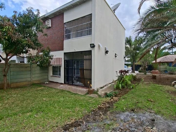 2 Bedroom Flat & Apartment