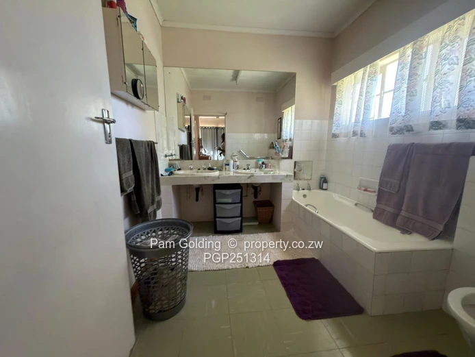 Spacious 4-Bed Hillcrest Home on 3,946 m² — Pool & Borehole