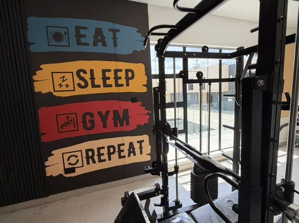 2 Bedroom Flat & Apartment